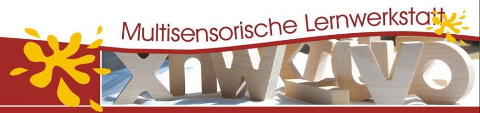 Bild zeigt die Schrift "Multisensorische Lernwerkstatt" mit einem Bild mit Holzspielzeug