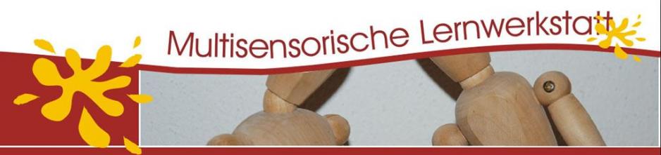 Bild zeigt die Schrift "Multisensorische Lernwerkstatt" mit einem Bild mit Holzspielzeug